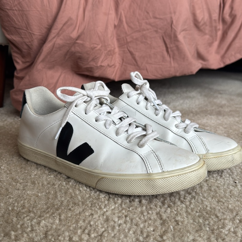 Veja sneakers euro 39 (8 1/2) great condition
